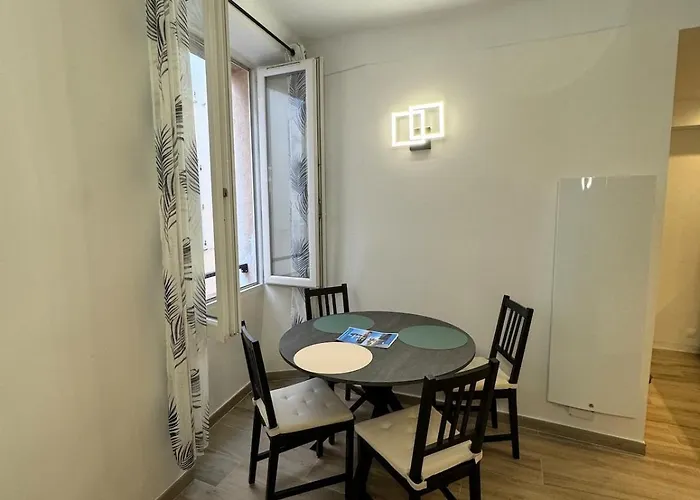 Rempart D'antibes * أنتيب